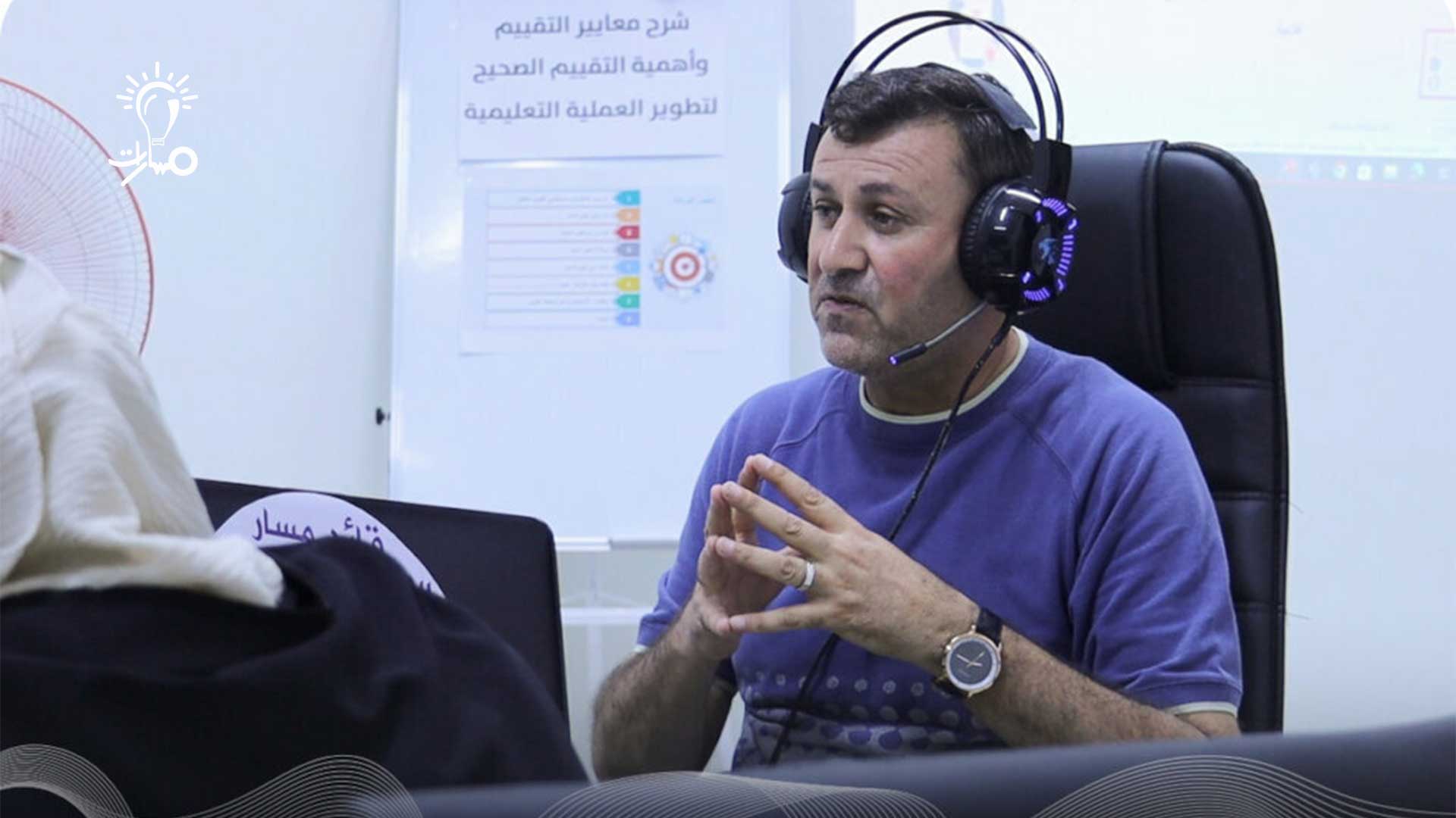 المدونة 14 القائد الناجح هو الشخص الذي يتمتع بمجموعة من المهارات والصفات التي تساعده على قيادة وإدارة الفريق أو المنظمة بكفاءة وفعالية