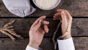 في مقال اليوم، نسلط الضوء على حكم دفع زكاة الفطر بتفصيل واسع يغطي مختلف جوانبها، وأحكامها في الاستحقاق والإخراج - In today's article, we highlight the ruling on paying zakat al-fitr in broad detail covering its various aspects and rulings