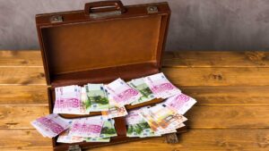 سنأخذك معنا في هذا المقال لنتعرّف أكثر  على أحكام وشروط زكاة المال المُدخر استناداً إلى تعاليم الإسلام التي تهدف إلى تعزيز العدالة الاجتماعية - Today, we will delve into the rulings and conditions of zakat on saved money, based on Islamic teachings aimed at enhancing social justice