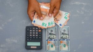 في هذا المقال نناقش حد من حدود الزكاة هو زكاة المال المشترك، ما هو حكمه في الشرع، وكيفية إخراجه، ورأي الفقهاء - In this article, we discuss the limit of zakat is zakat on common property, what is its ruling on Sharia, how to pay it, and the opinion of jurists