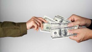 مقالنا هذا سيعرّفك على جانبٍ هامٍ من أحكام الزكاة وهو توزيع زكاة المال على الأقارب والشروط الشرعية المتعلقة به - This article will introduce you to an important aspect of zakat rulings—the distribution of zakat al-mal to relatives and the related legal conditions