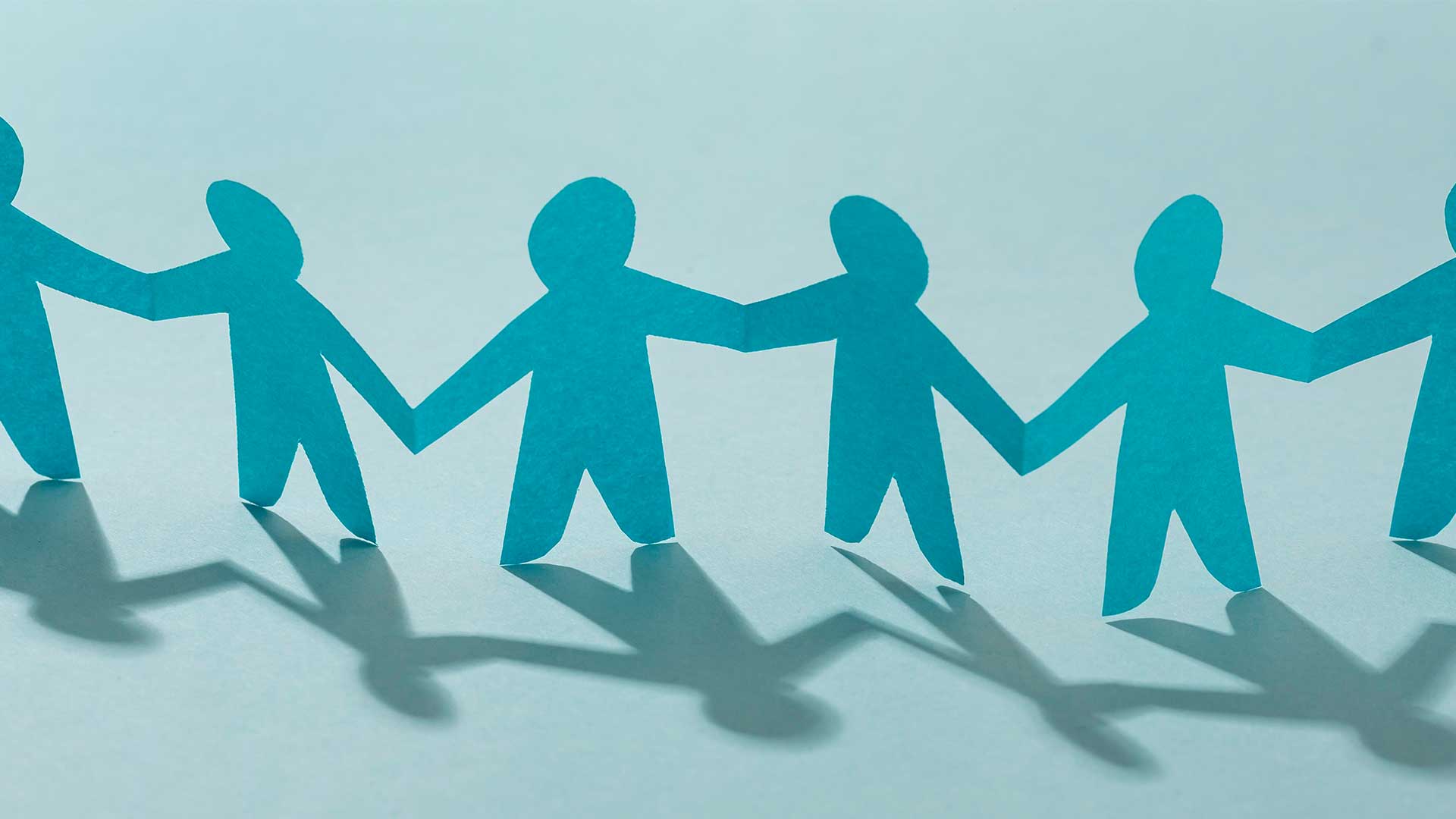 استكشاف عميق للقيم الإسلامية وأثرها على الفرد والمجتمع، مع تحليل لمصادرها وخصائصها، وتسليط الضوء على أهميتها في توجيه السلوك