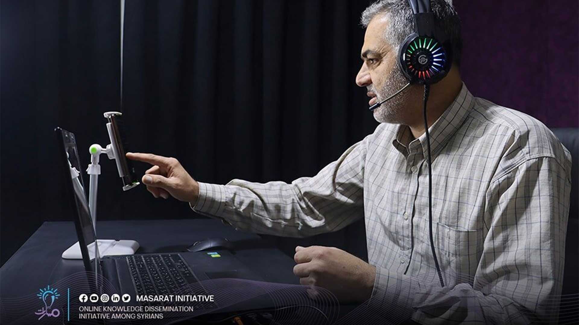 المدونة 33 اكتشف دور المعلم في نجاح وتطوير التعليم عن بعد. تعرّف على صفات المعلم الرقمي والمهارات الضرورية لتحقيق التعليم الفعال في هذا المقال