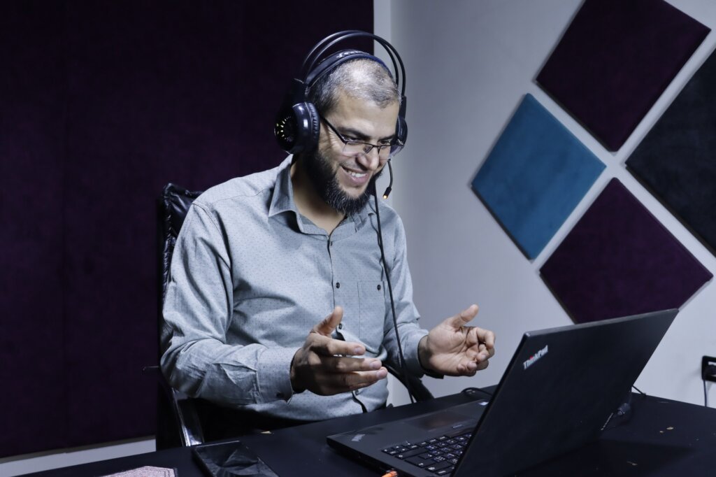 التبرع الإلكتروني: كيف يمكن لتبرعك أن يتخطى الحدود؟ 4 في هذا المقال، سنستعرض كيف أسهم التبرع الإلكتروني في حل العديد من التحديات، ونسلط الضوء على فضل هذه الوسيلة الحديثة في العطاء.