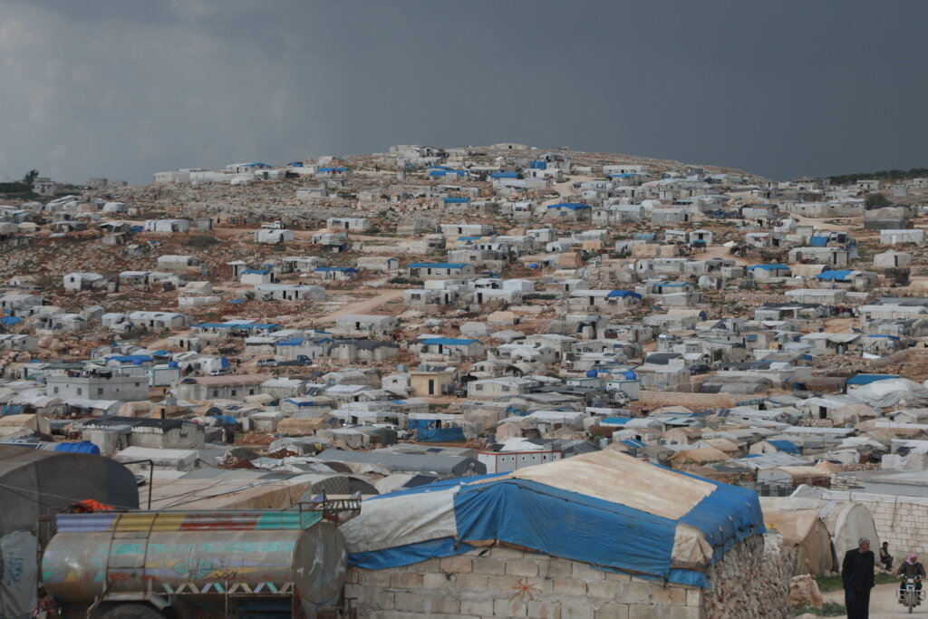 ما هي أهمية التعليم في إعادة الإعمار؟ 2 تعرف على دور التعليم في إعادة الإعمار؛ الذي يعد أساس نهضة المجتمع واستعادة تماسكه ويؤهّل الأفراد علمياً وعملياً للمساهمة الفعّالة في بناء البلاد بعد آثار الحرب.