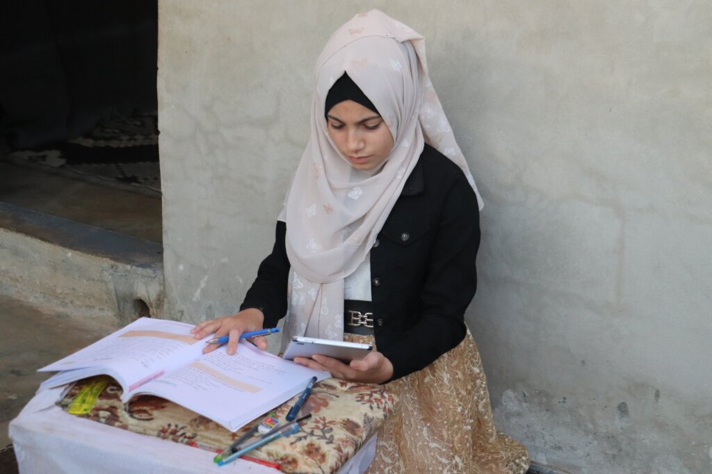 photo 5925037166315029535 w Large 1