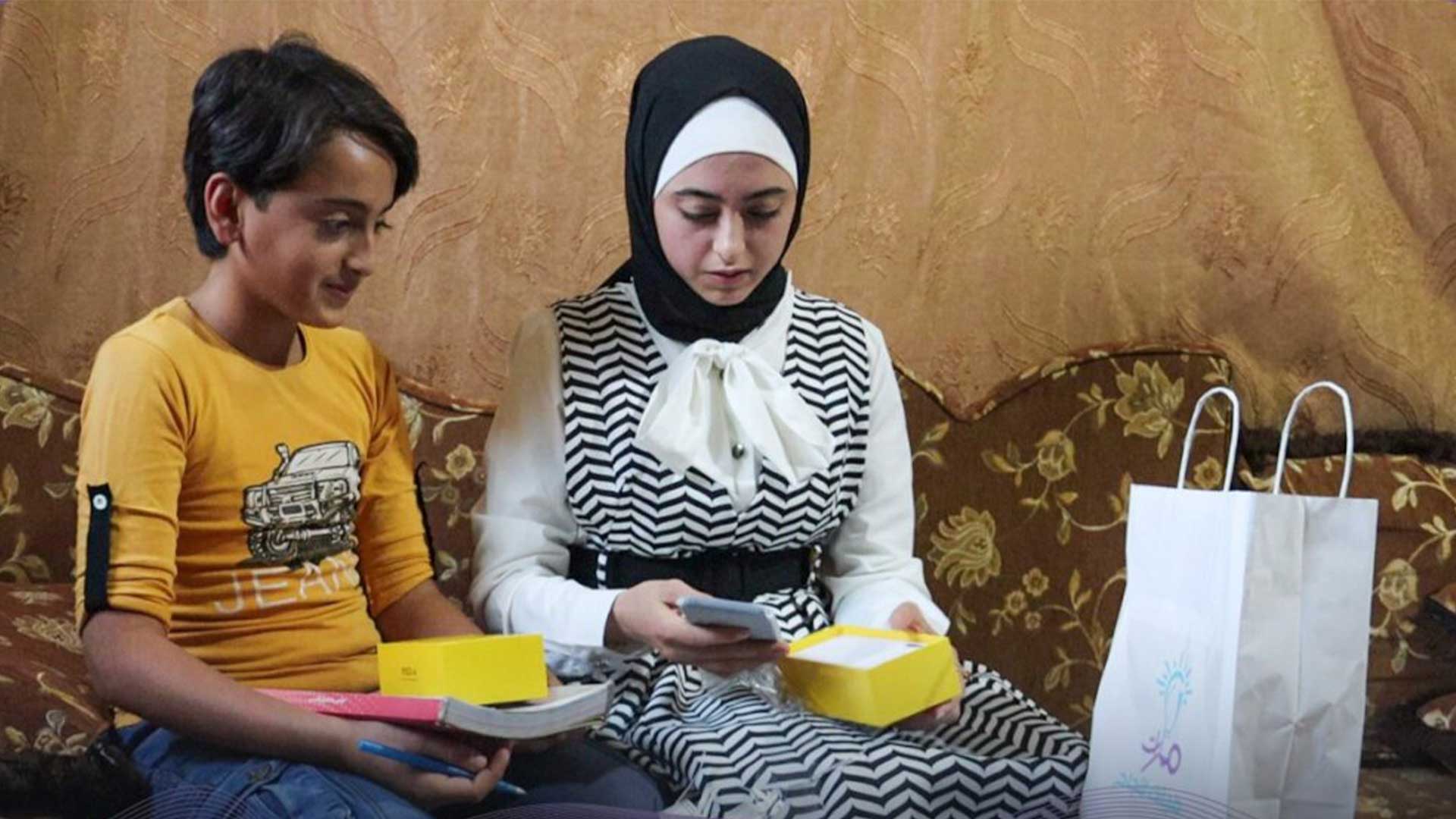 عيدية اليتيم ليست مجرد هدية أو مبلغ مالي رمزي، بل رسالة حب واحتواء تسعد قلبه في العيد. اكتشف كيف يمكنك المساهمة في إدخال الفرح إلى قلوب الأيتام في أيام العيد!